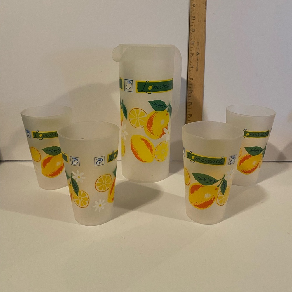 Retro 70's Lemonade 4 Tumblers Glasses Pitcher